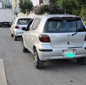 Toyota Vitz 2002 Silver