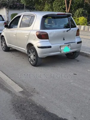 Toyota Vitz 2002 Silver