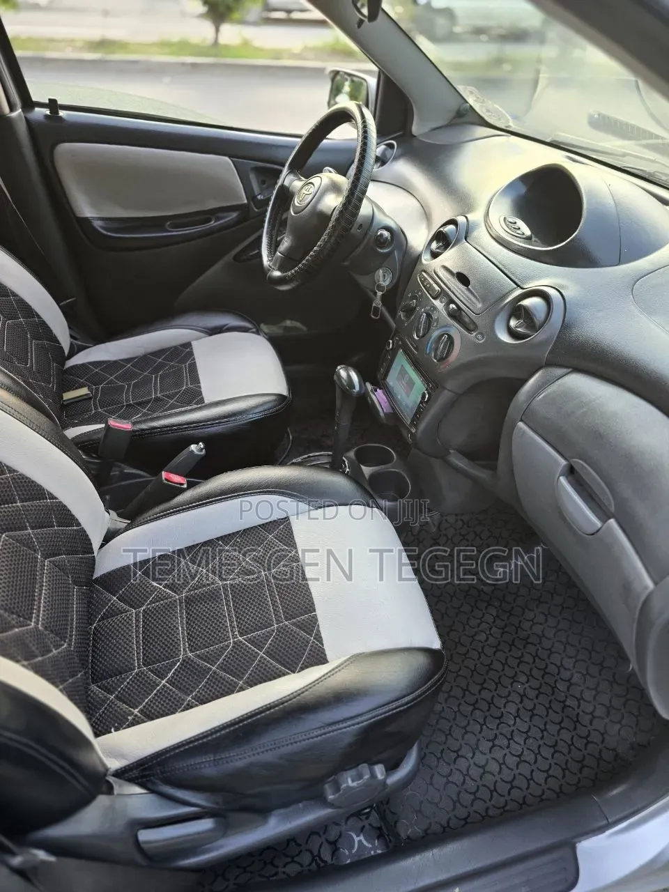 Toyota Vitz 2002 Silver
