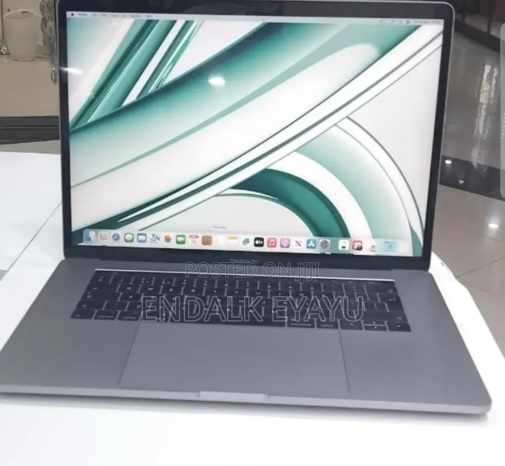 New Laptop Apple MacBook Pro 2017 16GB Intel Core i7 SSD 512GB