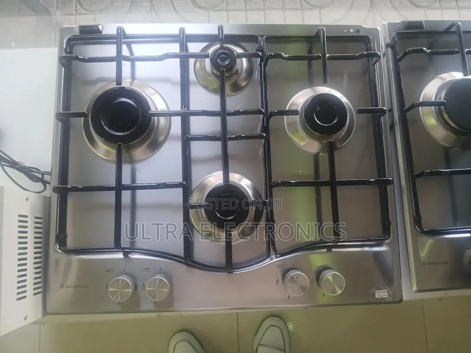 Ariston Stainless Steel Gas Cooktop With Four Burners and Side-Mounted