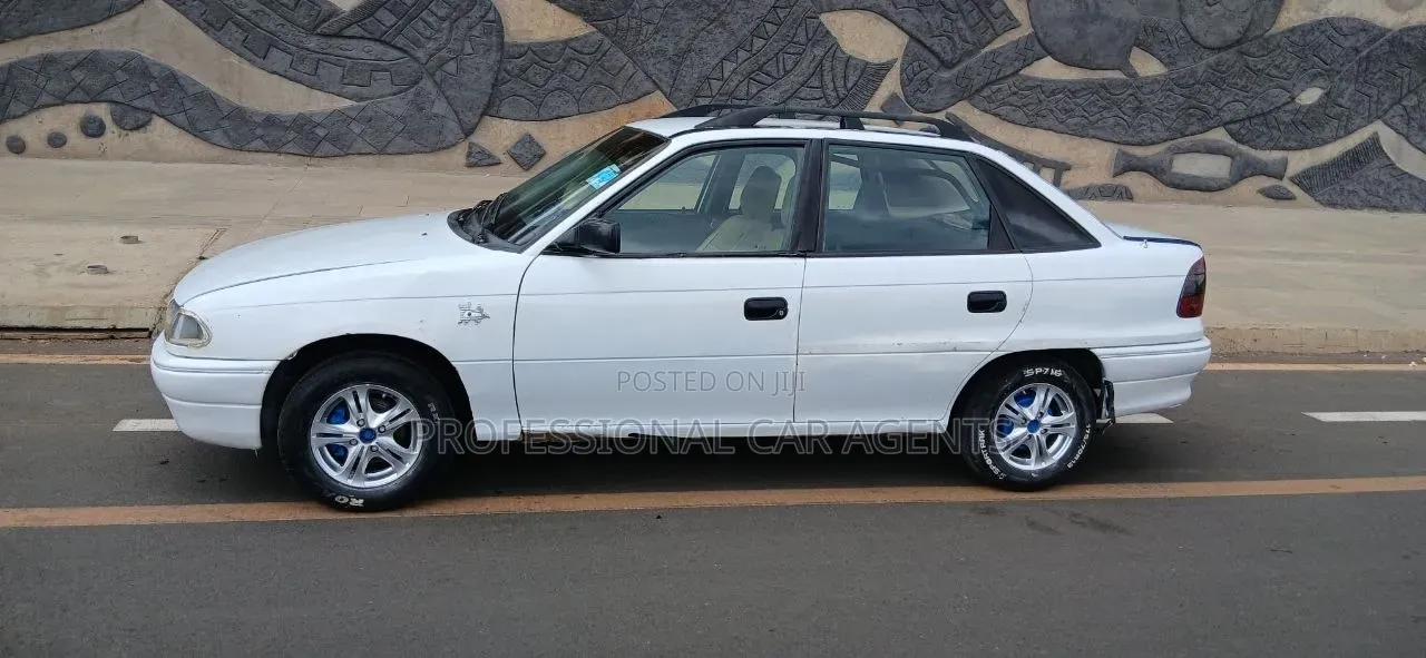 Opel Astra 1998 White
