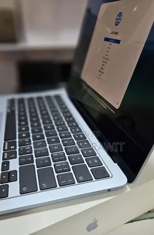 New Apple MacBook Air 2025 M4 13-inch 16GB Intel Core i5 SSD 256GB