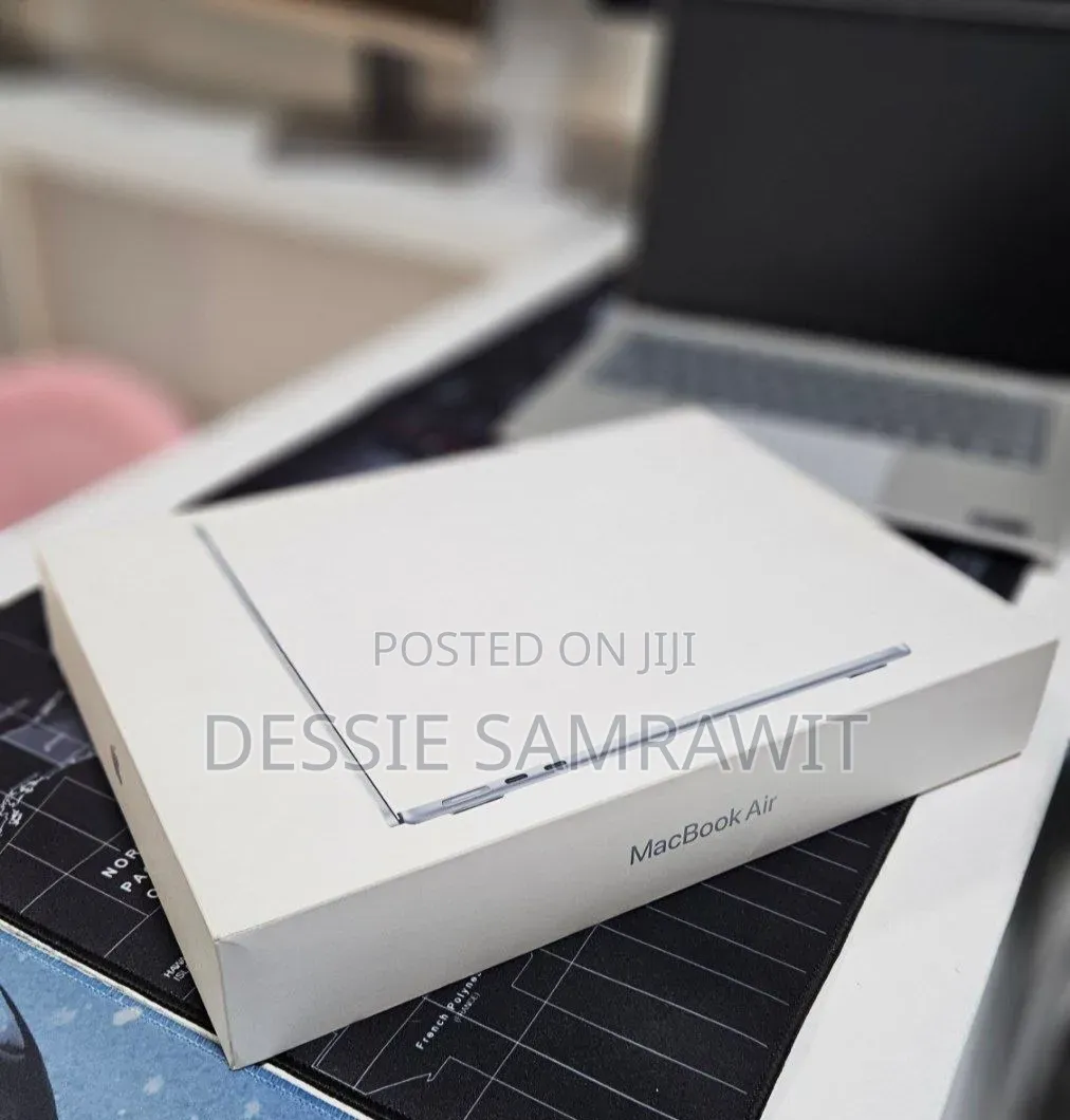 New Apple MacBook Air 2025 M4 13-inch 16GB Intel Core i5 SSD 256GB