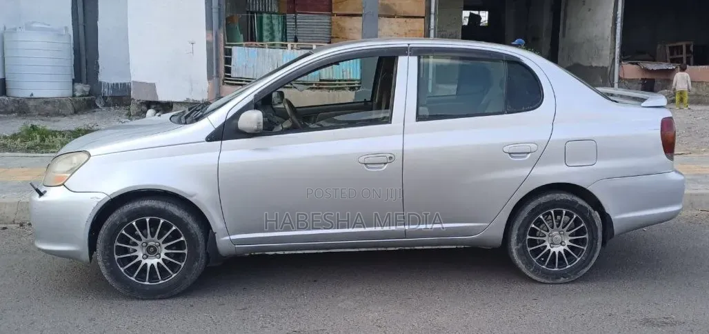 Toyota Platz 2004 Silver