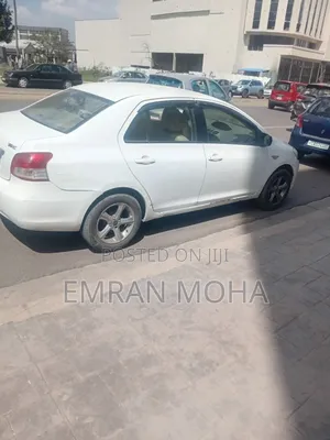 Toyota Yaris 2011 White