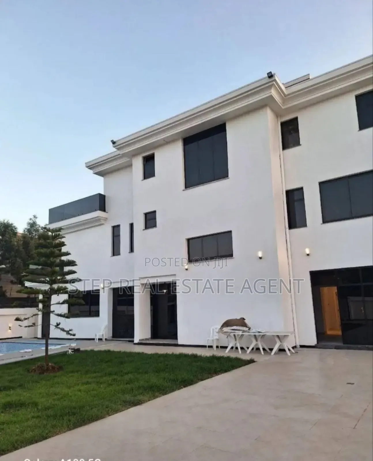 8bdrm House in Cmc, Bole for sale