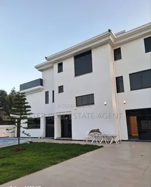 8bdrm House in Cmc, Bole for sale