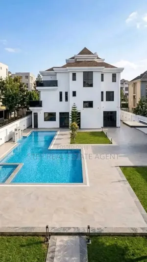 8bdrm House in Cmc, Bole for sale