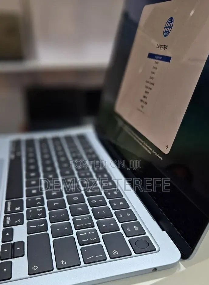 New Laptop Apple MacBook Air 2025 M4 13-inch 16GB Apple M4 SSD 256GB