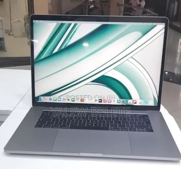 New Laptop Apple MacBook Pro 2017 16GB Intel Core i7 SSD 512GB