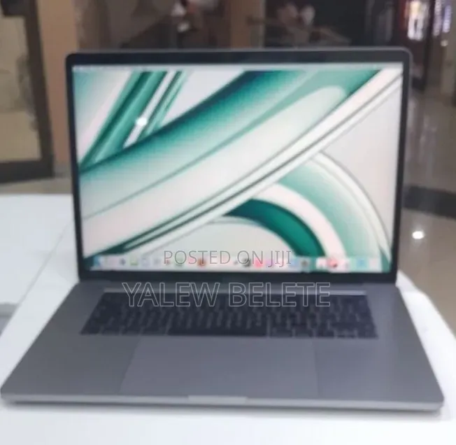 New Laptop Apple MacBook Pro 2017 16GB Intel Core i7 SSD 512GB
