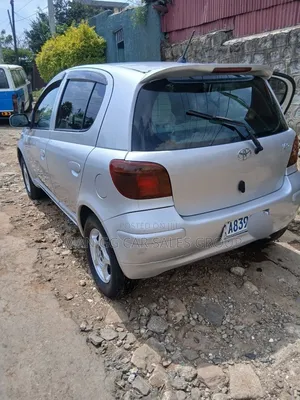 Toyota Vitz 2004 Silver