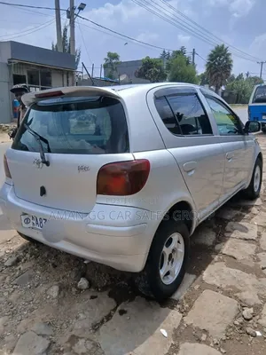 Toyota Vitz 2004 Silver