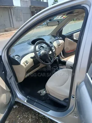Toyota Vitz 2004 Silver