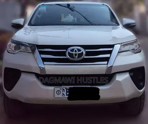 Toyota Fortuner 2.4 D AWD 2017 White