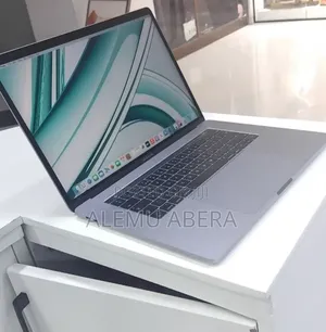 New Laptop Apple MacBook Pro 2017 16GB Intel Core i7 SSD 512GB