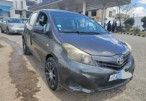 Toyota Yaris 2012 Gray