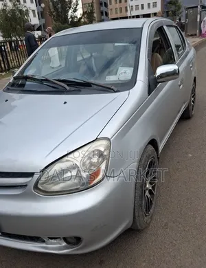 Toyota Platz 2004 Silver