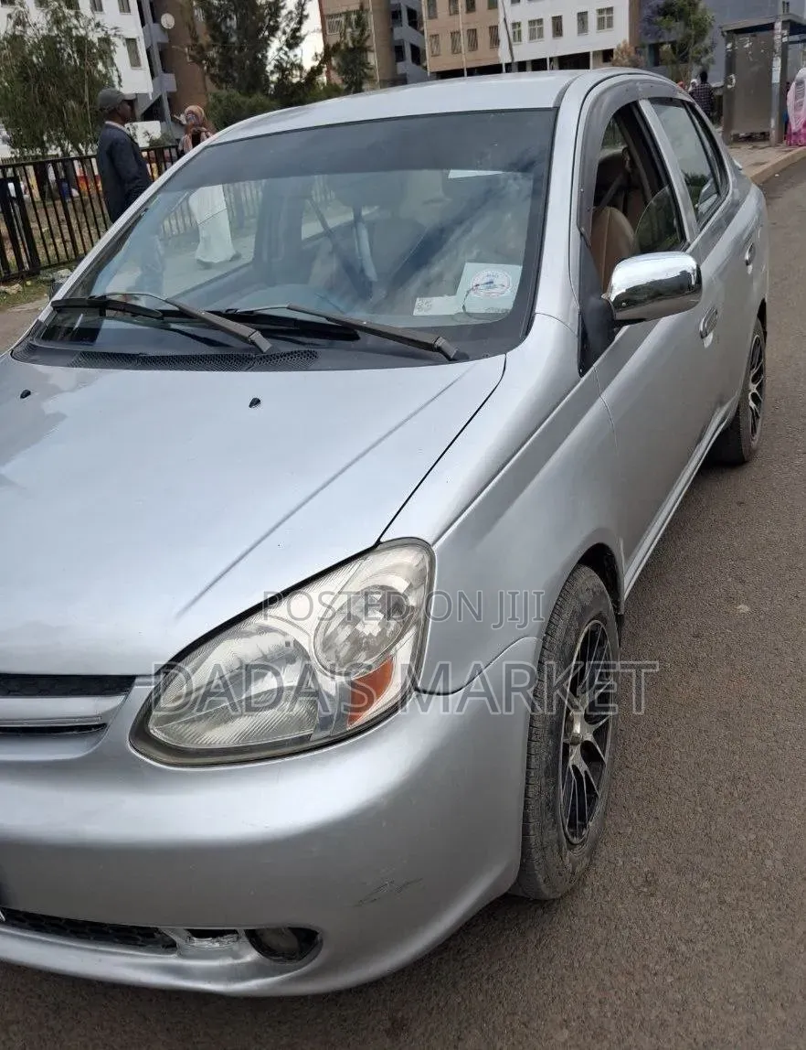 Toyota Platz 2004 Silver