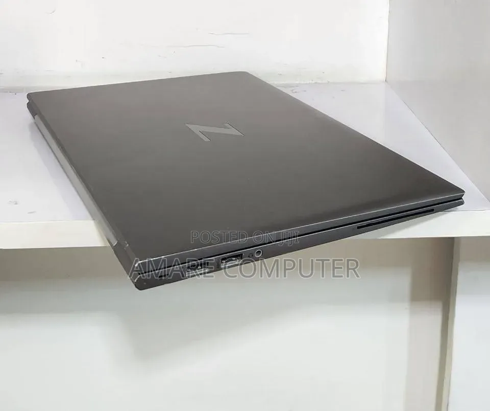 New Laptop HP ZBook Firefly G8 16GB Intel Core i7 SSD 512GB