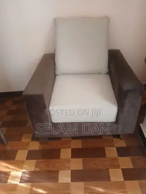 ባለ አንድ መቀመጫ ሶፋ