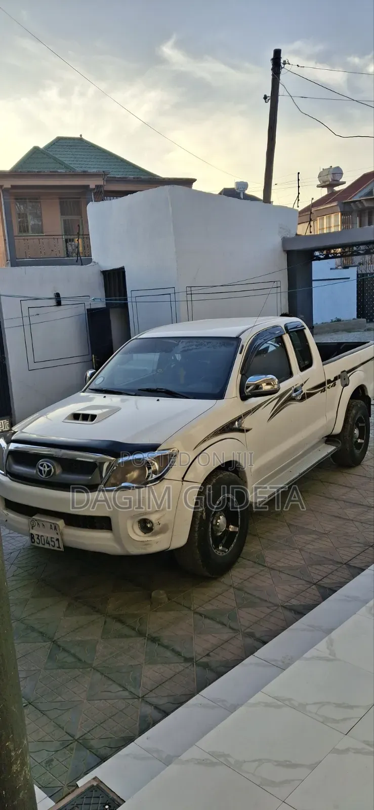 Toyota Hilux 2010 White
