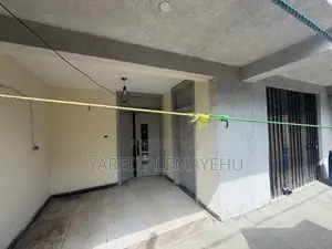 5bdrm House in Akaky Kaliti for sale