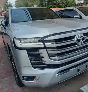 Toyota Land Cruiser 2022 Silver