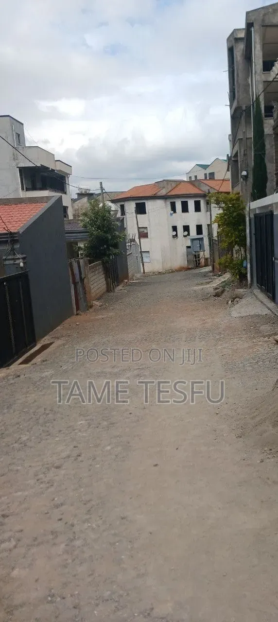 6bdrm House In ሀያት, Bole For Sale