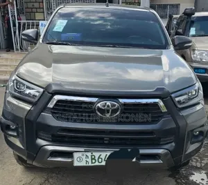 Toyota Hilux 2022 Gray