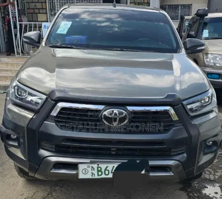 Toyota Hilux 2022 Gray