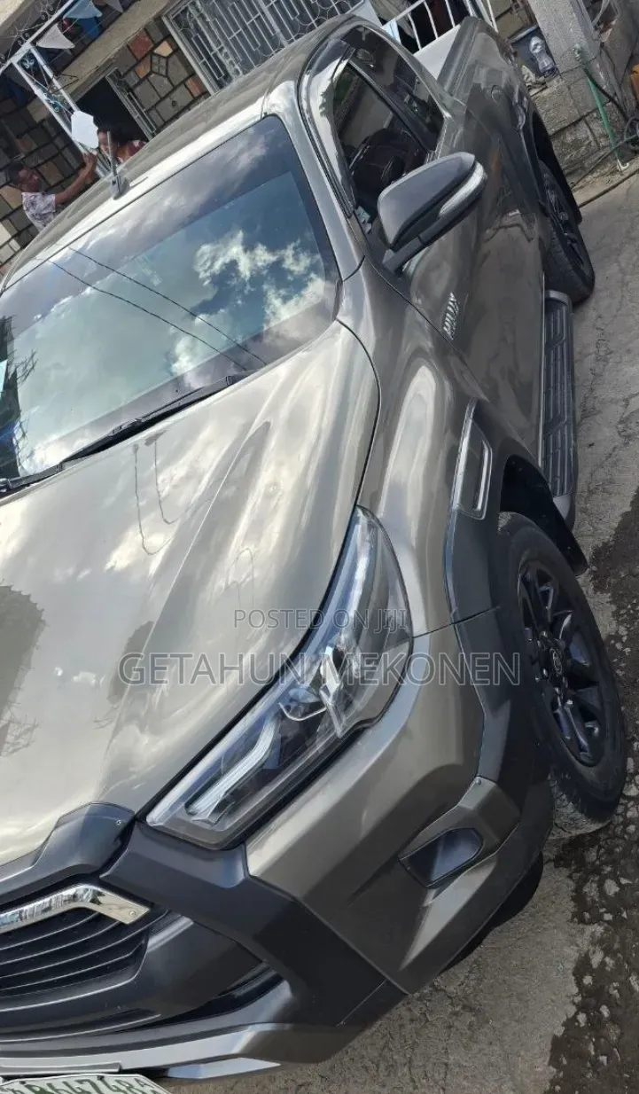 Toyota Hilux 2022 Gray