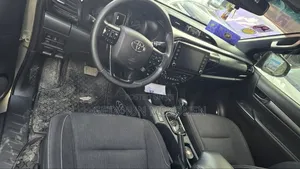 Toyota Hilux 2022 Gray