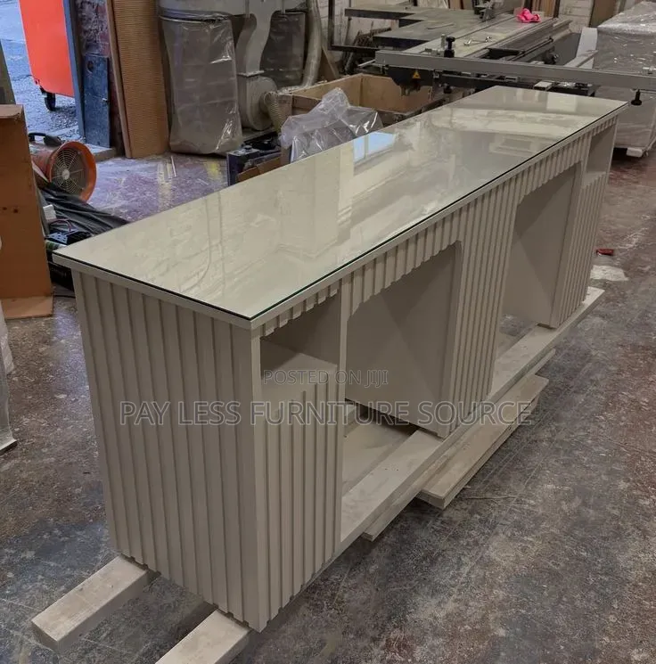 Nail Table