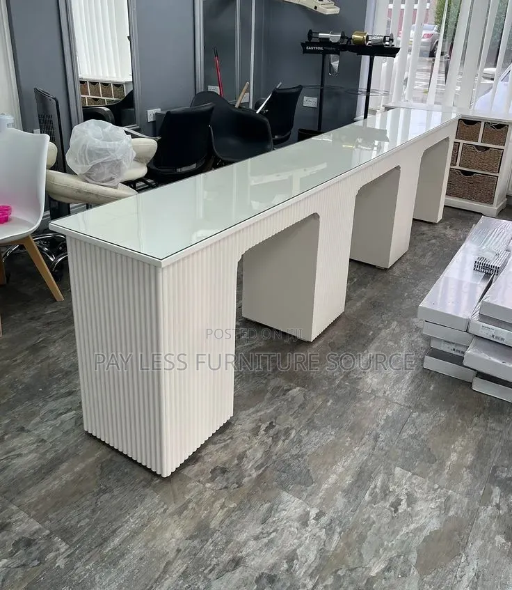 Nail Table