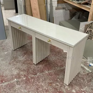 Nail Table