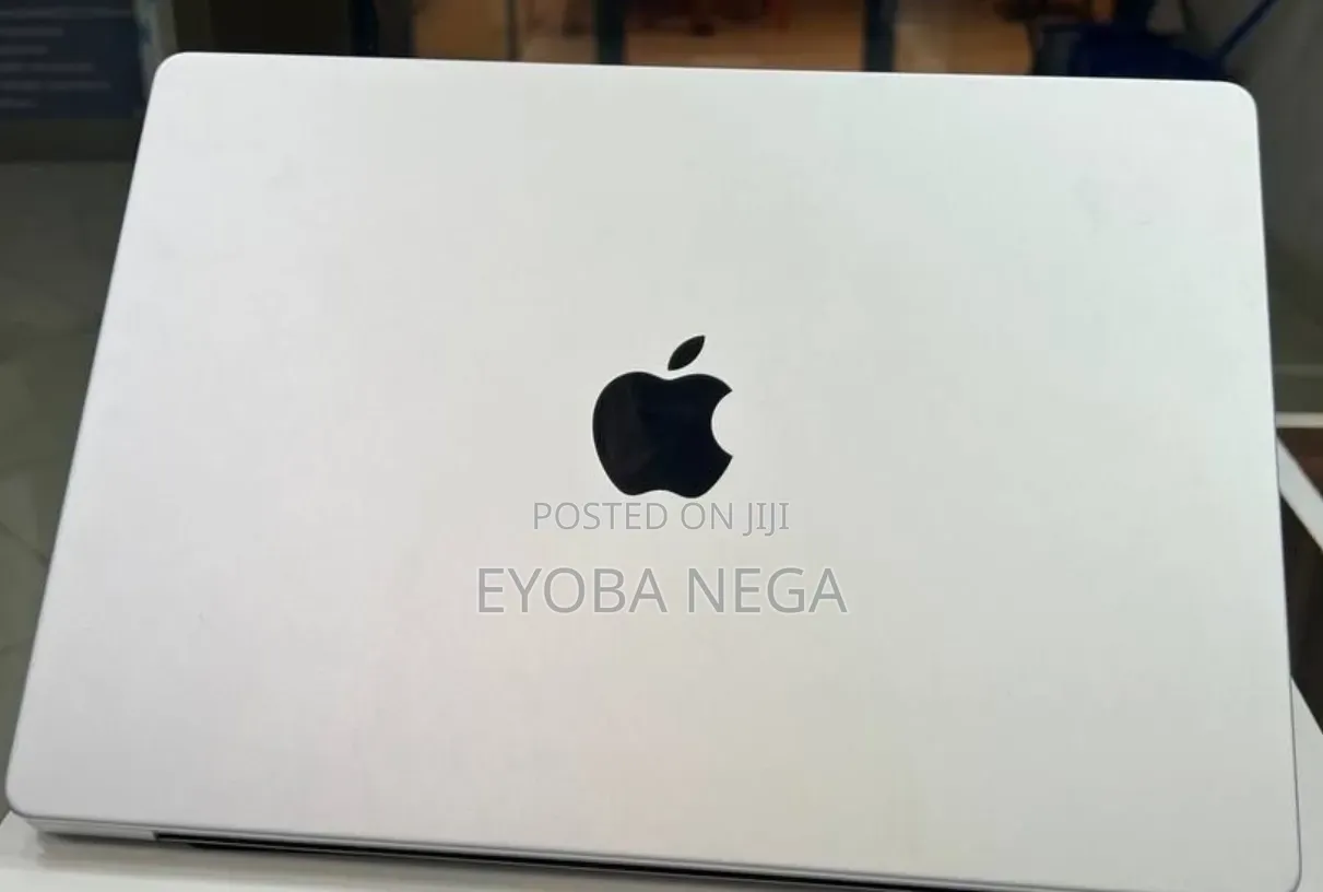 New Laptop Apple MacBook Air 2024 M3 15-inch 24GB Apple M3 SSD 512GB