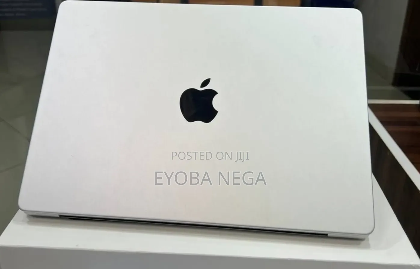New Laptop Apple MacBook Air 2024 M3 15-inch 24GB Apple M3 SSD 512GB