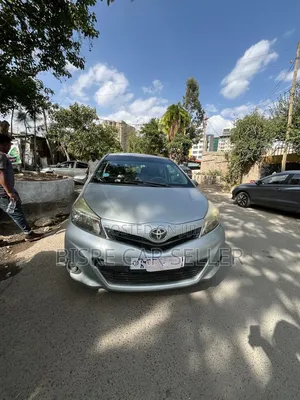 Toyota Yaris Base Hatchback 3dr 2011 Silver