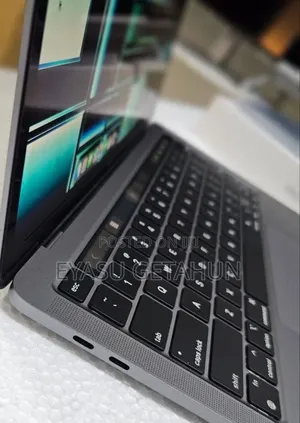 New Laptop Apple MacBook Pro 2022 M2 8GB Apple M2 SSD 256GB