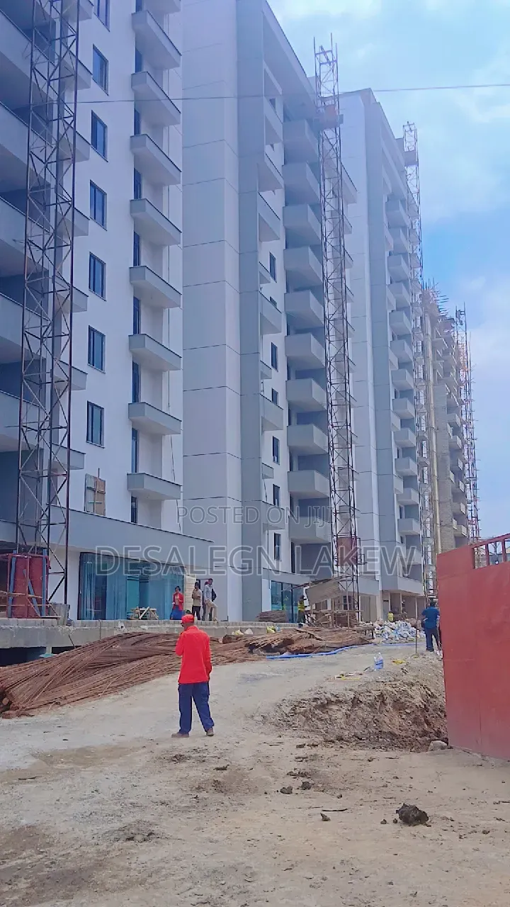 በመዲናችን አዲስ አበባ ቦሌ ወሎ ሰፈር ኮምፓውንድ አፓርታማ በሽያጭ ላይ ነን