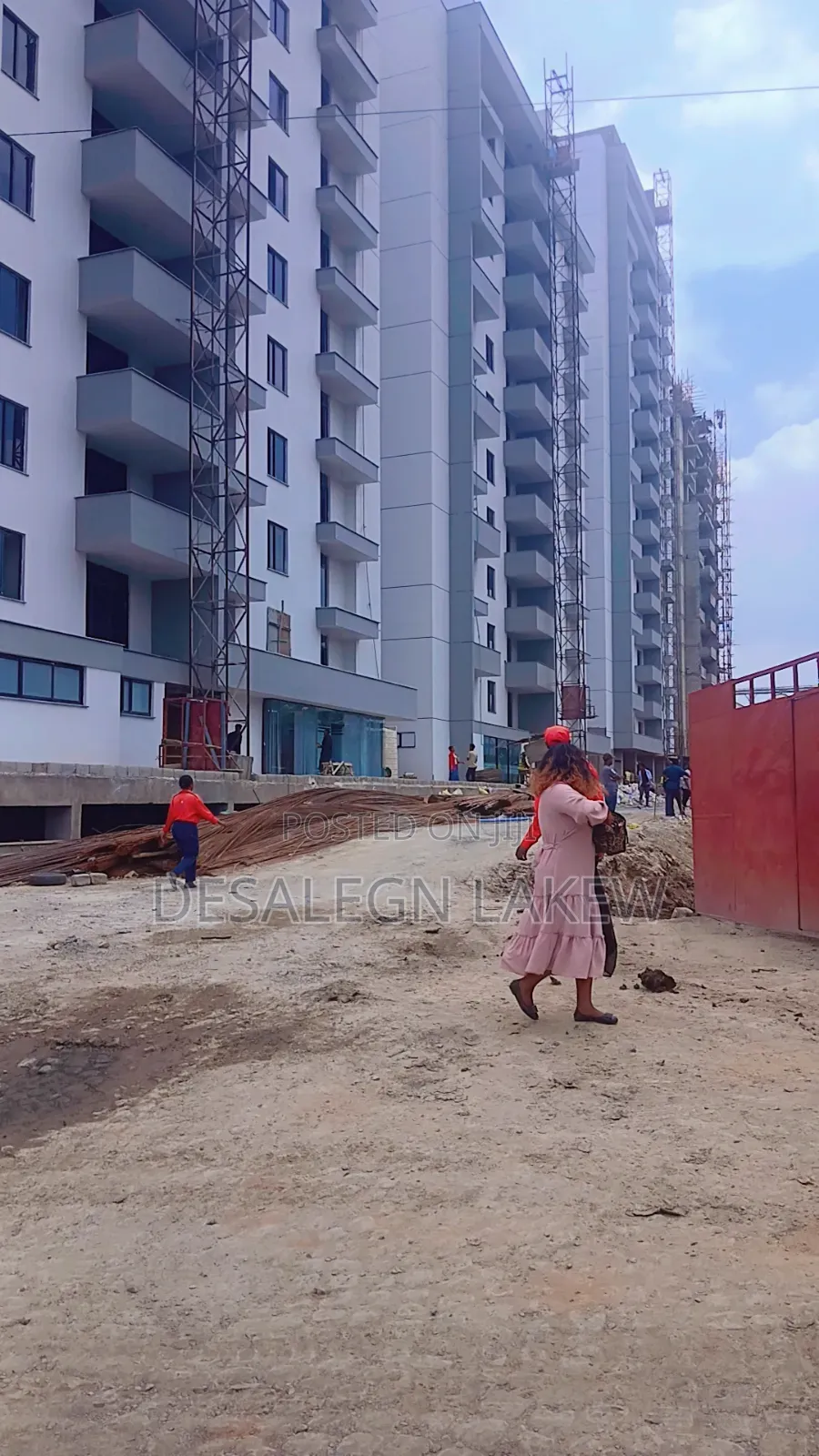 በመዲናችን አዲስ አበባ ቦሌ ወሎ ሰፈር ኮምፓውንድ አፓርታማ በሽያጭ ላይ ነን