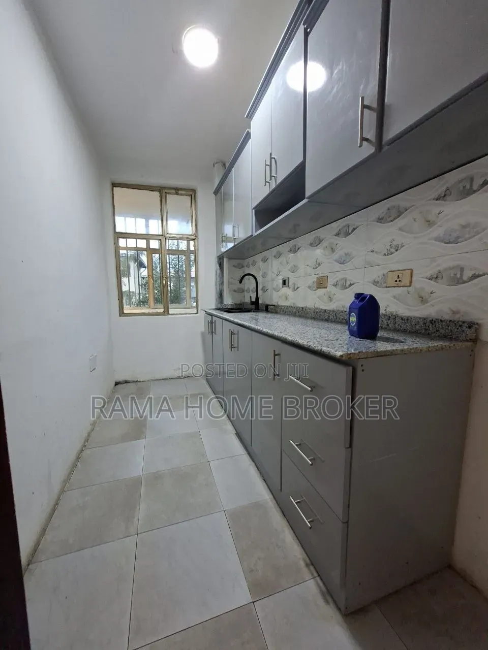 Furnished 3bdrm Condo in ዘመናዊ ቤት አስፓልት ዳር, Yeka for sale
