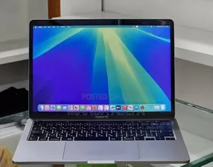 New Laptop Apple MacBook Pro 8GB Intel Core i5 SSD 512GB