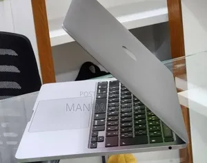 New Laptop Apple MacBook Pro 8GB Intel Core i5 SSD 512GB