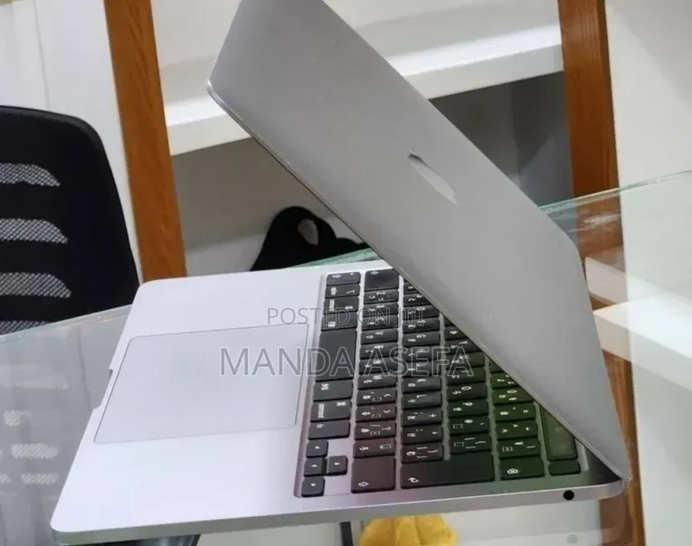 New Laptop Apple MacBook Pro 8GB Intel Core i5 SSD 512GB