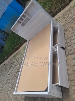 መሳብያ ያለዉ Modern Bed