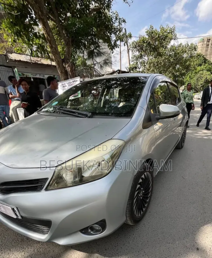 Toyota Yaris 2011 Silver