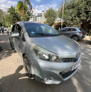 Toyota Yaris 2011 Silver